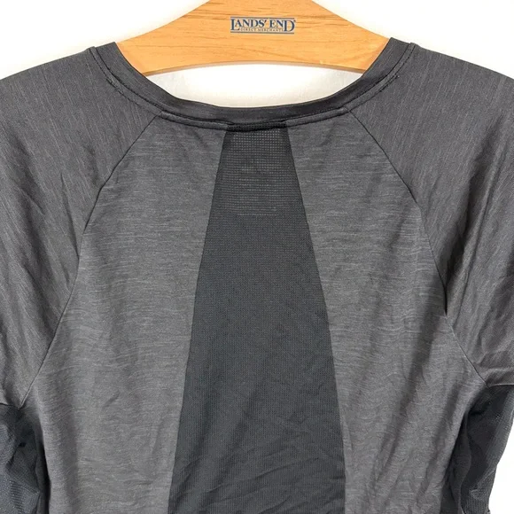 The North Face Women’s FlashDry Active Performance Tee – Charcoal Gray XL - Picture 9 of 13